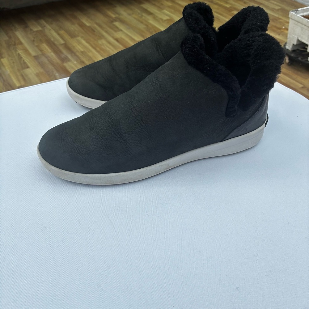 OluKai Women's Malua Charcoal Ankle fleece Booties
